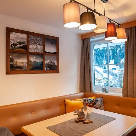 Avenzio Appartement *