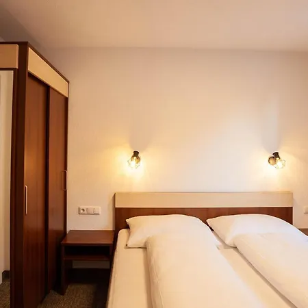 Avenzio Appartement *