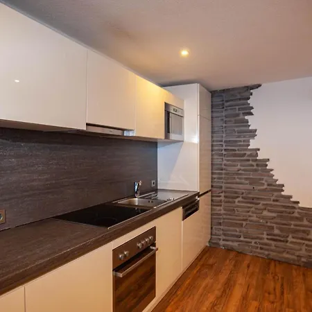 Avenzio Appartement *