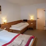 Avenzio Apartamento *