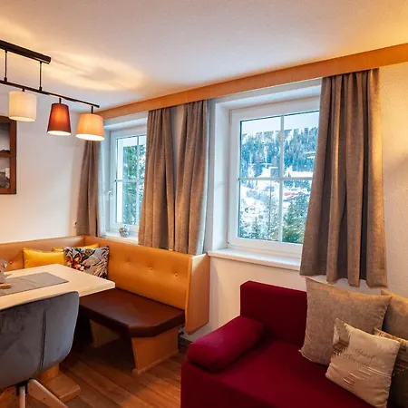 Avenzio Appartement *