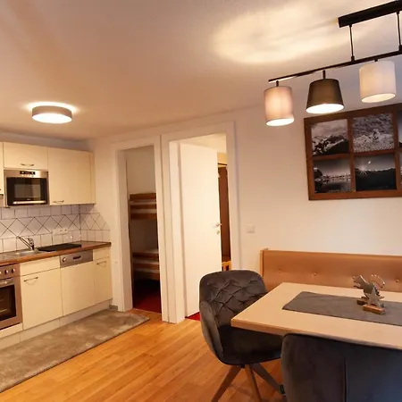 Avenzio Appartement *